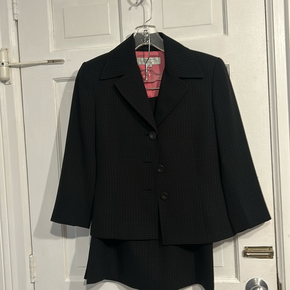 Great skirt suit w tiny dots- 2 pieces